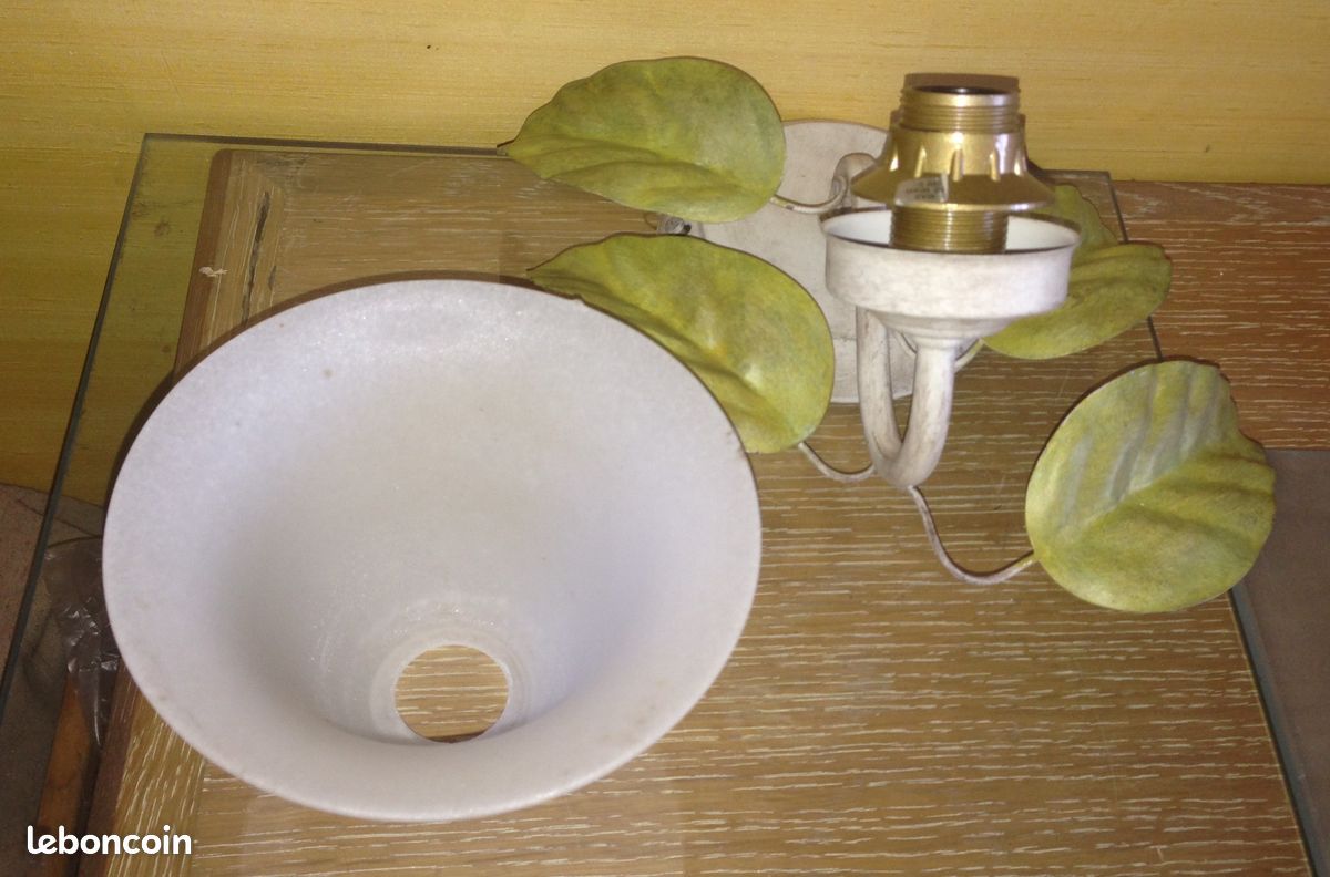 Applique murale avec tulipe en pate de verre (image 2)