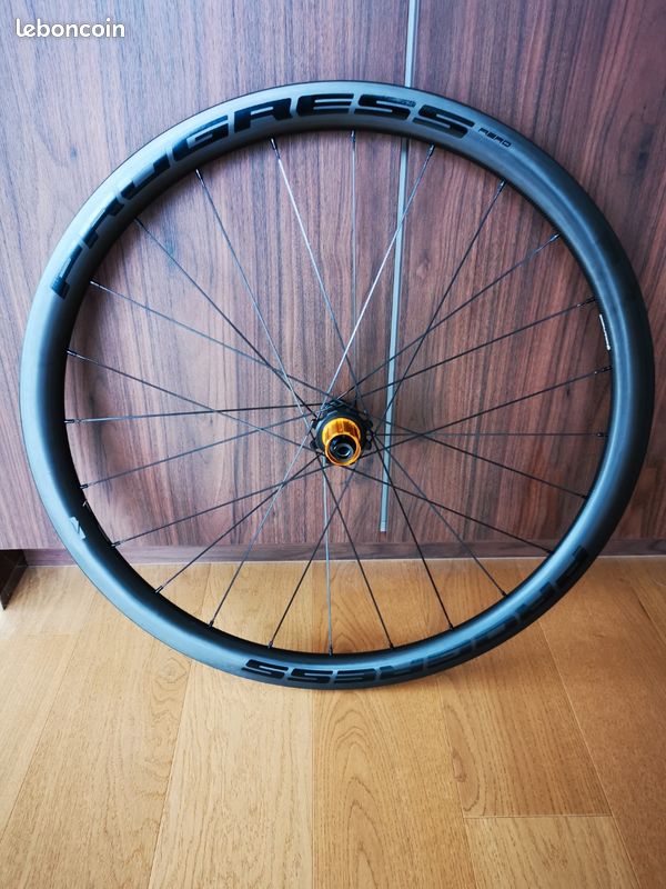 Roue arrière vélo de course carbone progress Équipements vélos