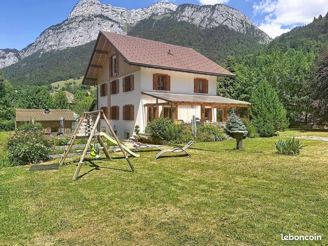 Maison 6 pièces 320 m² · à Glières-Val-de-Borne · 320 m² · 650 000 €