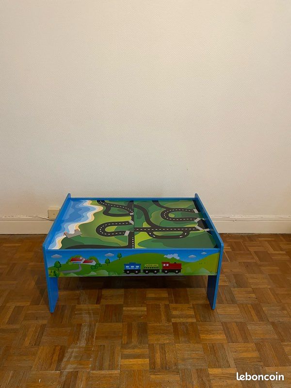Table d'activités avec circuit de train en bois complet (image 6)