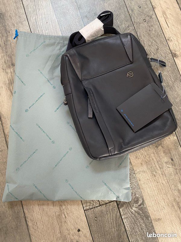 Sac bandoulière PIQUADRO pour iPad (image 1)