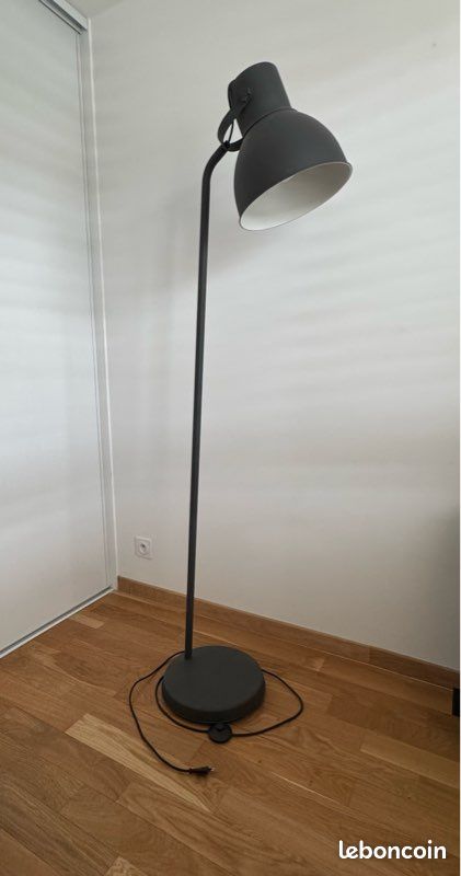 Lampadaire de salon IKEA model HEKTAR (image 1)