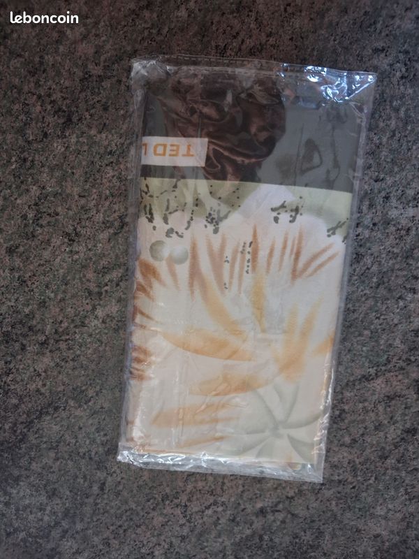Foulard fleurs papillons ted lapidus (image 2)