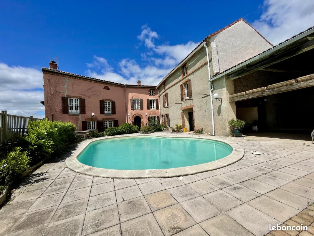 Maison 9 pièces 285 m² · à Andouque · 285 m² · 225 000 €