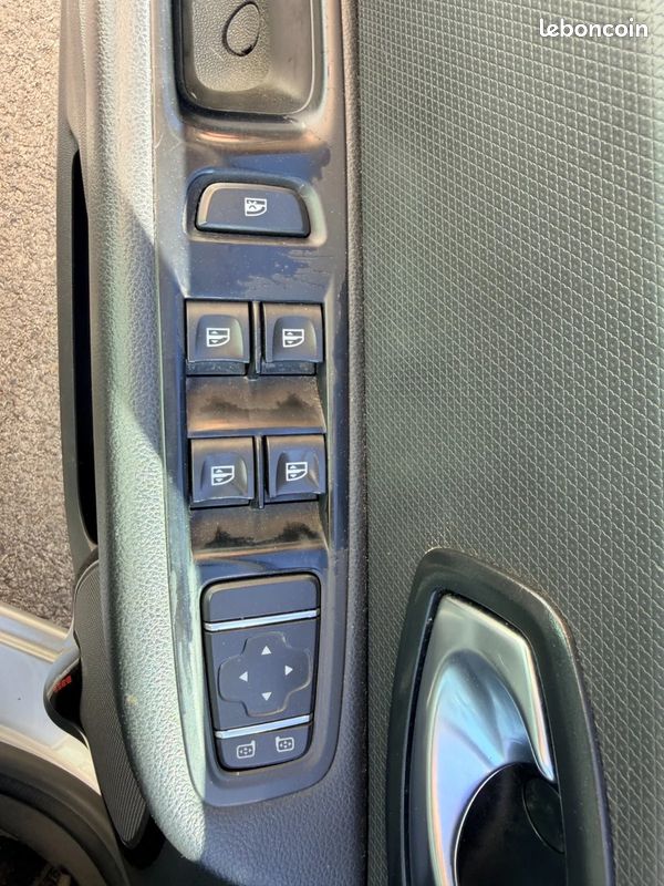 RENAULT CLIO IV BUSINESS dCi 90 Energy eco2 (image 16)