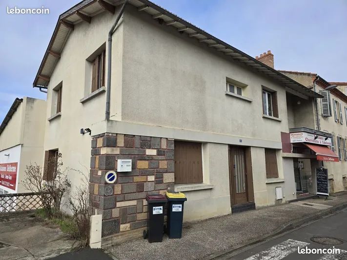Maison 5 pièces 147 m² · au Breuil-sur-Couze · 147 m² · 102 000 €
