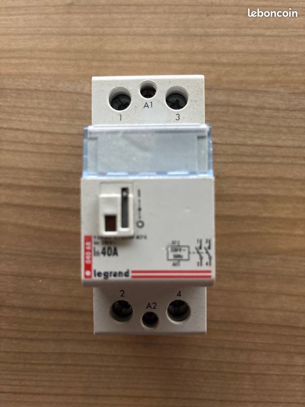 Contacteur de puissance Legrand 230V 2P 40A 04068 (image 1)