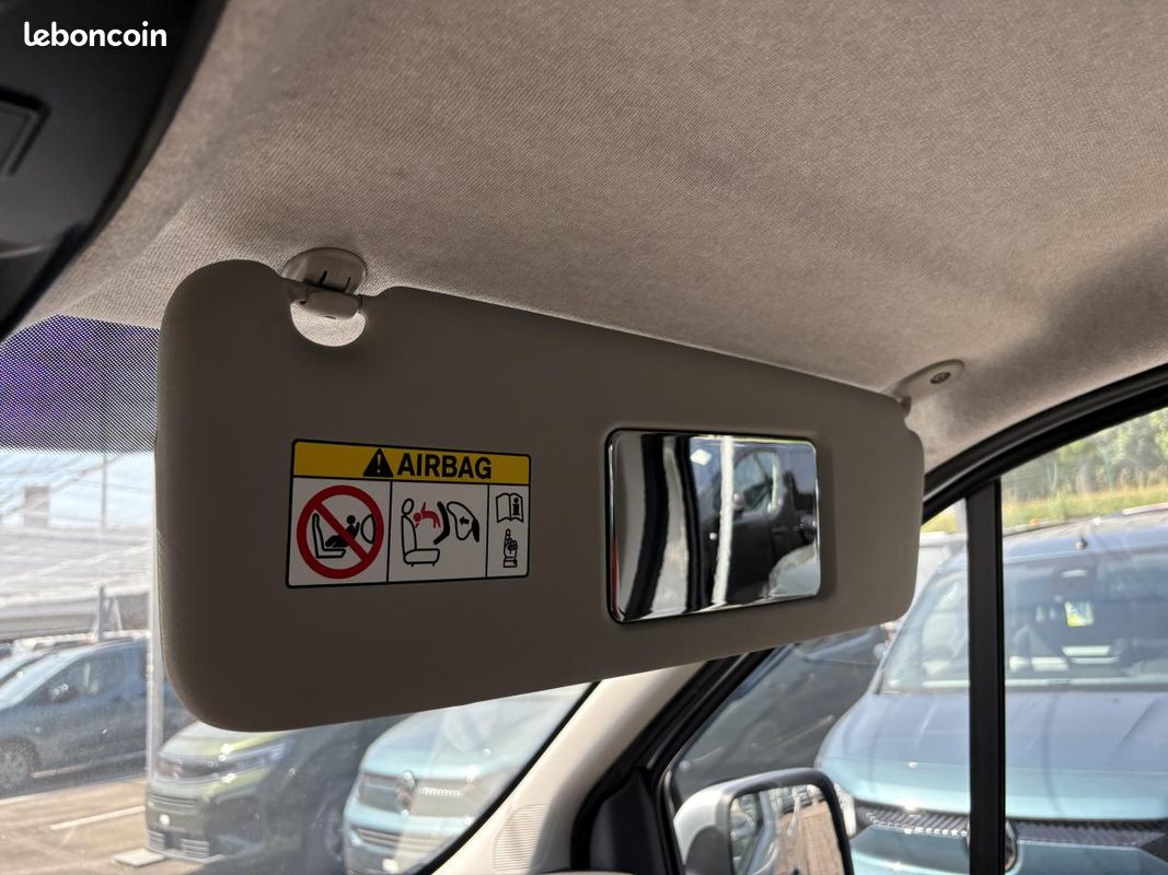 Renault trucks trafic l2h1 3t blue dci 150 bva9 double cabine sieges demontables 5pl gsr2 exclusive (image 48)