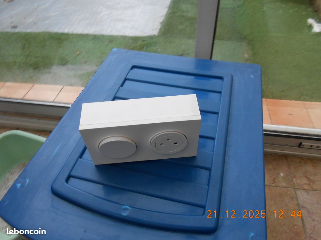 Prise surface et interrupteur dans cadre schneider (image 3)
