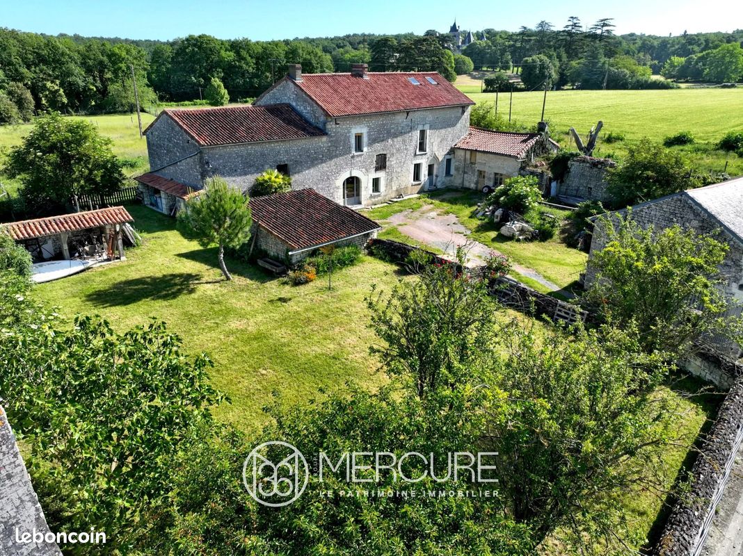 Maison 7 pièces 230 m² · à Fontevraud-l'Abbaye · 230 m² · 350 000 €