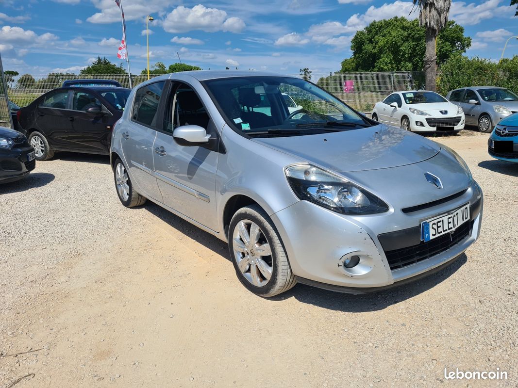RENAULT CLIO III dCi 105 eco2 Dynamique (image 2)