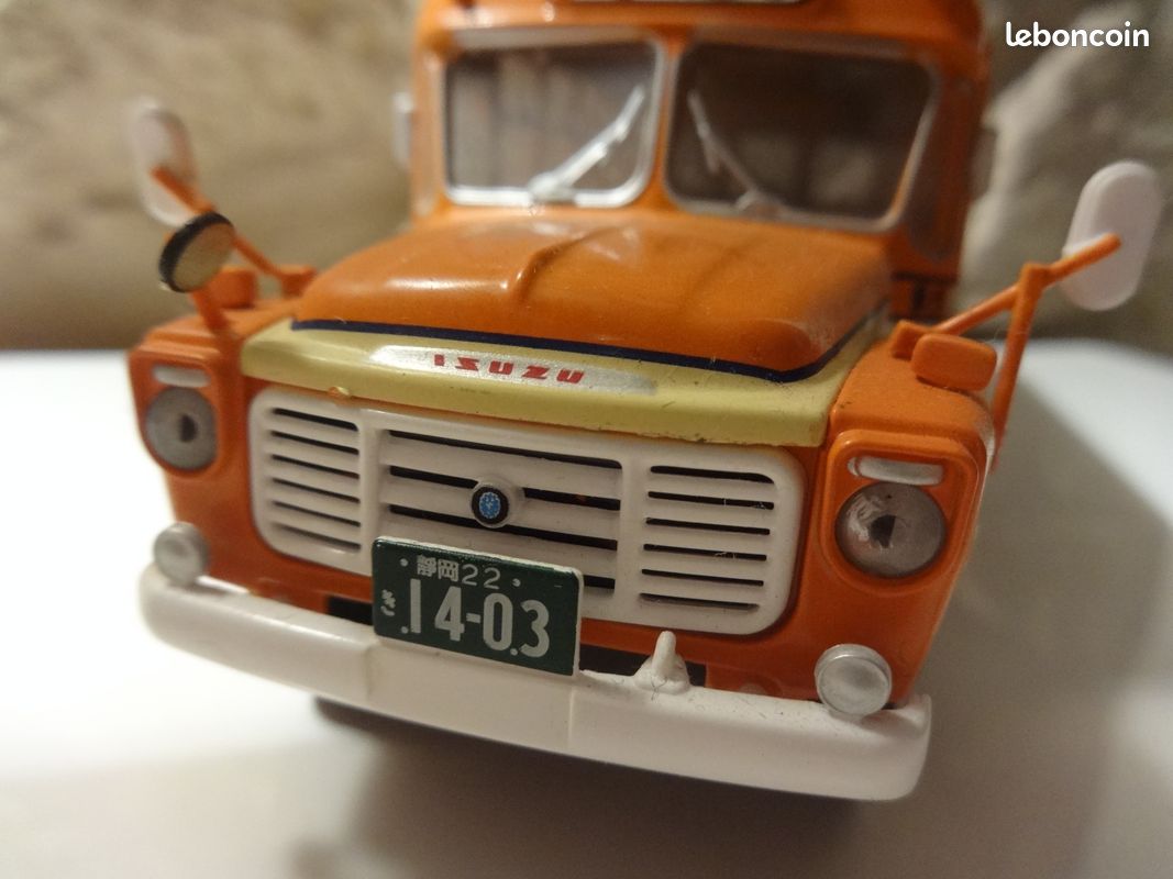 Miniature Bus Isuzu BXD30 (1962) - Tokai Bus - 1/43 - Collection