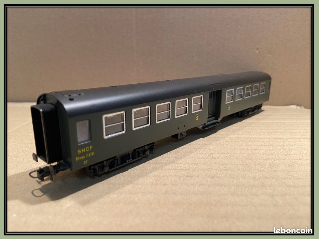 ROCO 45036 - Voiture « Bruhat » 2éme Cl SNCF Ep III