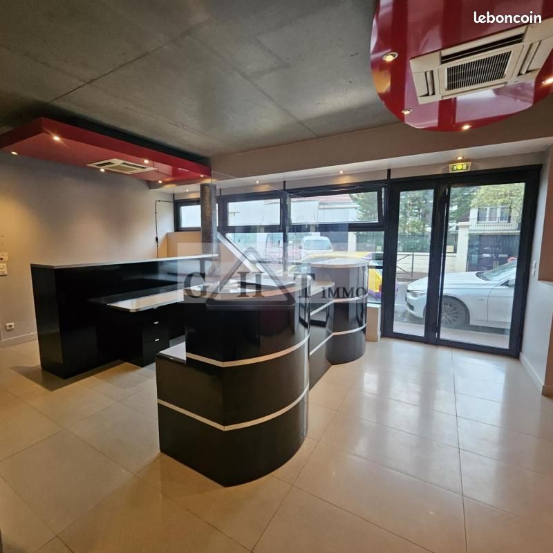 Immeuble 496 m² · à Tremblay-en-France · 496 m² · 1 180 000 €