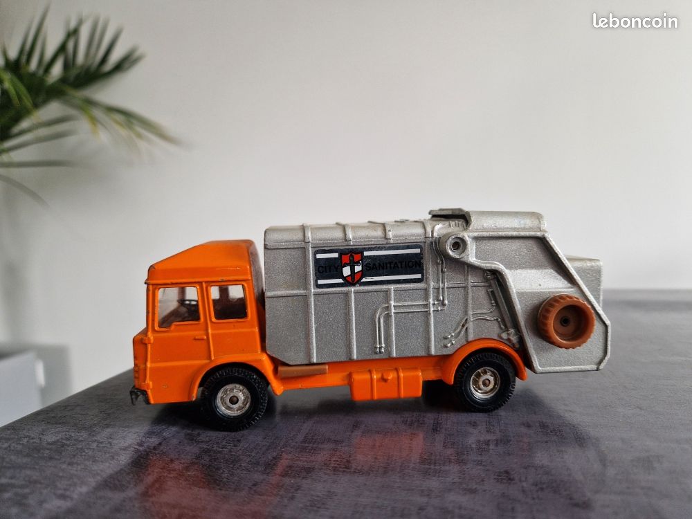 Tekno Mercedes LP311 benne à ordures
