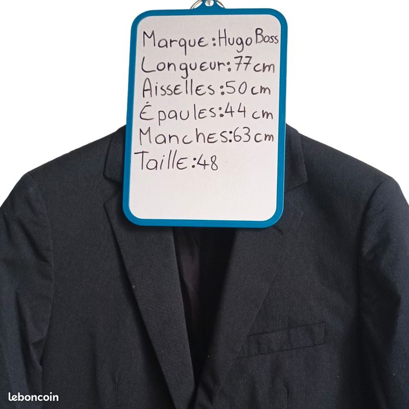 Blazer veste tailleur homme taille 48 marque Hugo Boss couleur noir
Les mesures sont dans l'une des photos (image 2)