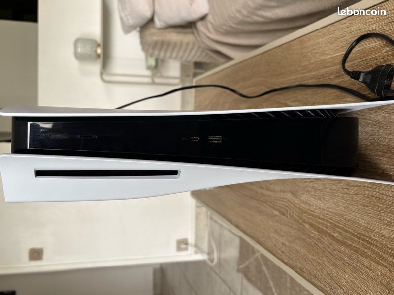 Vend PS5 standard (image 1)