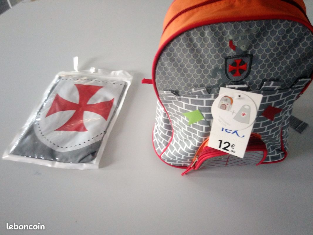 Sac à dos Chevalier Enfant + cape de chevalier (image 3)