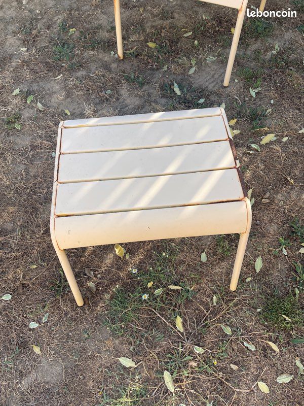 Chaise jaune avec sa petite table (image 5)