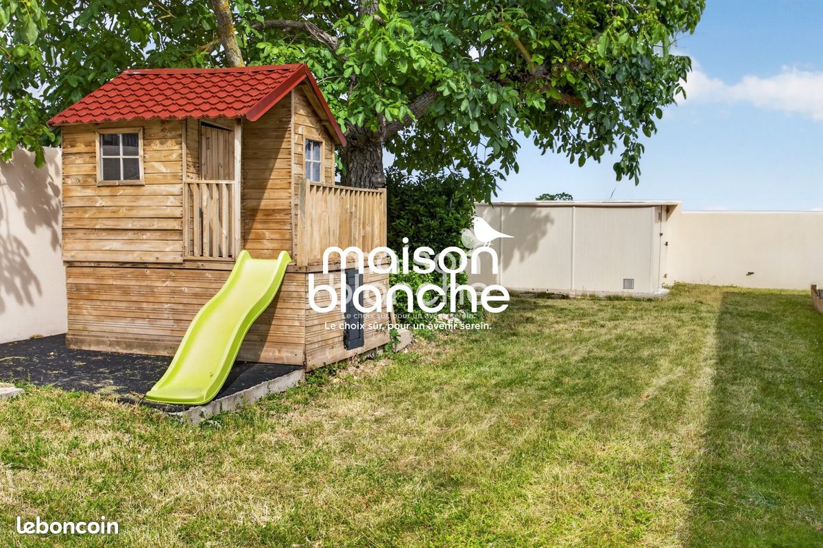Maison 6 pièces 168 m² · à Surgères · 168 m² · 381 600 €