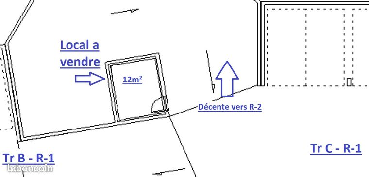 Ste Foy Tarentaise: Local reserve/rangement front de neige sous les commerces 12M2 (4x3)