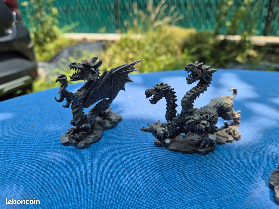 LOT FIGURINES FANTASY plomb et divers - environ 100 Pièces EUR 80,00 - FR