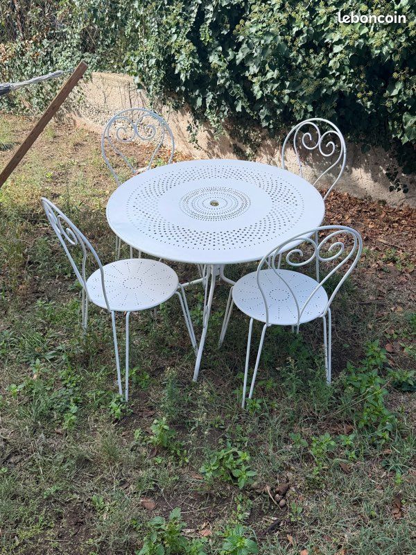 Salon de jardin en fer forgé (image 1)