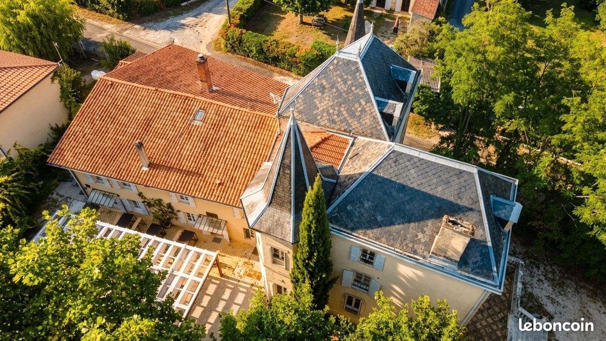 Maison 8 pièces 678 m² · à Roaillan · 678 m² · 890 000 €