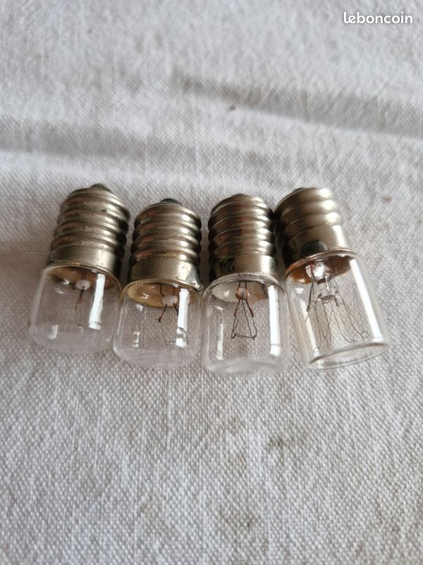 2 X AMPOULES CADRAN RADIO ANCIENNE 220V -7W TUBE. ROSCA E10