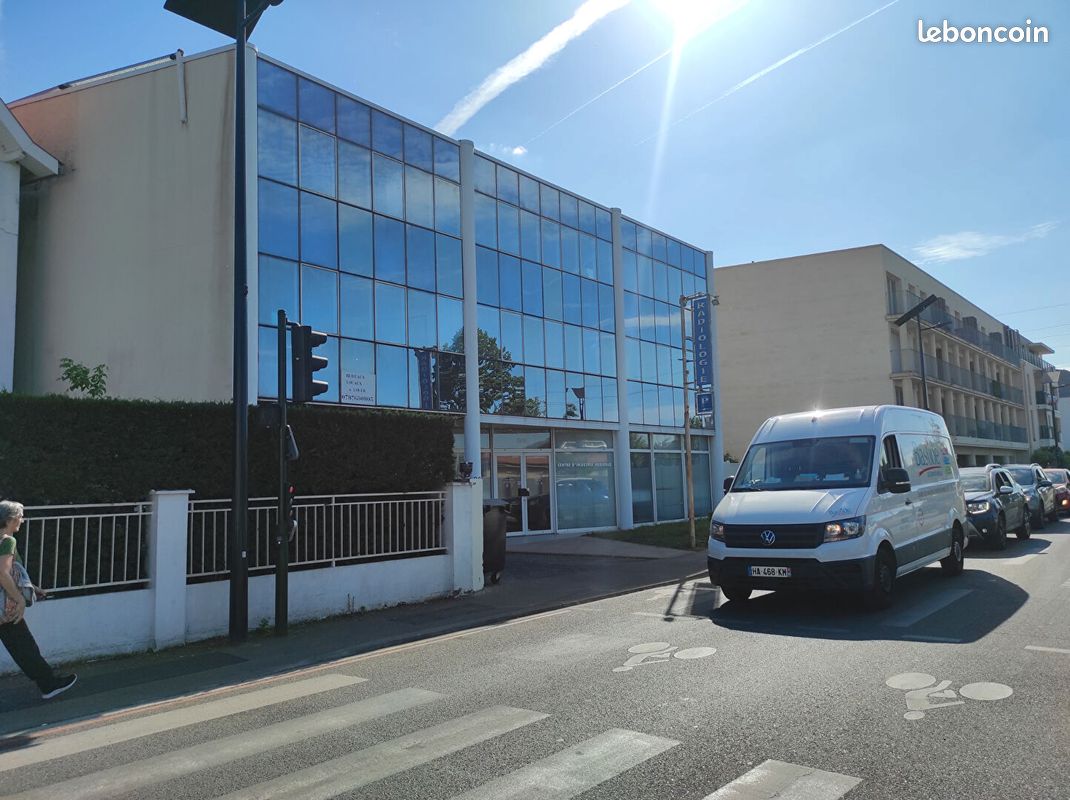 Local commercial 800 m² · à Bordeaux · 800 m² · 1 850 000 €