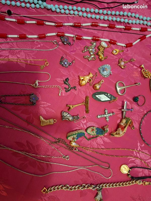 Lot de bijoux fantaisies (image 7)