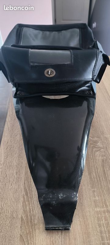 Sac de réservoir carbone Aprilia RSV Tuono 1000 Gen 1 (image 2)