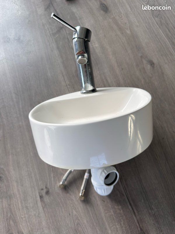 Lave mains avec robinetterie (image 1)