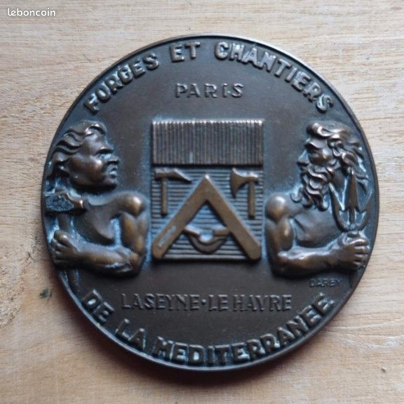 Médaille Défense Nationale Bronze 2ème Type doré + agraphes Matériel et M.A.E. 2ème Type Médaille Défense Nationale Bronze 2ème Type doré + agraphes Matériel et M.A.E. 2ème Type