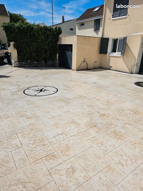 🧱 🇨🇵 Terrasses et Allées en Béton Désactivé et imprimé motifs Pavés, Parquet, Carrelage, Travertin pour Piscines, Dallages - Devis gratuit - Numéro 1 en France 🇨🇵 🧱 (image 1)