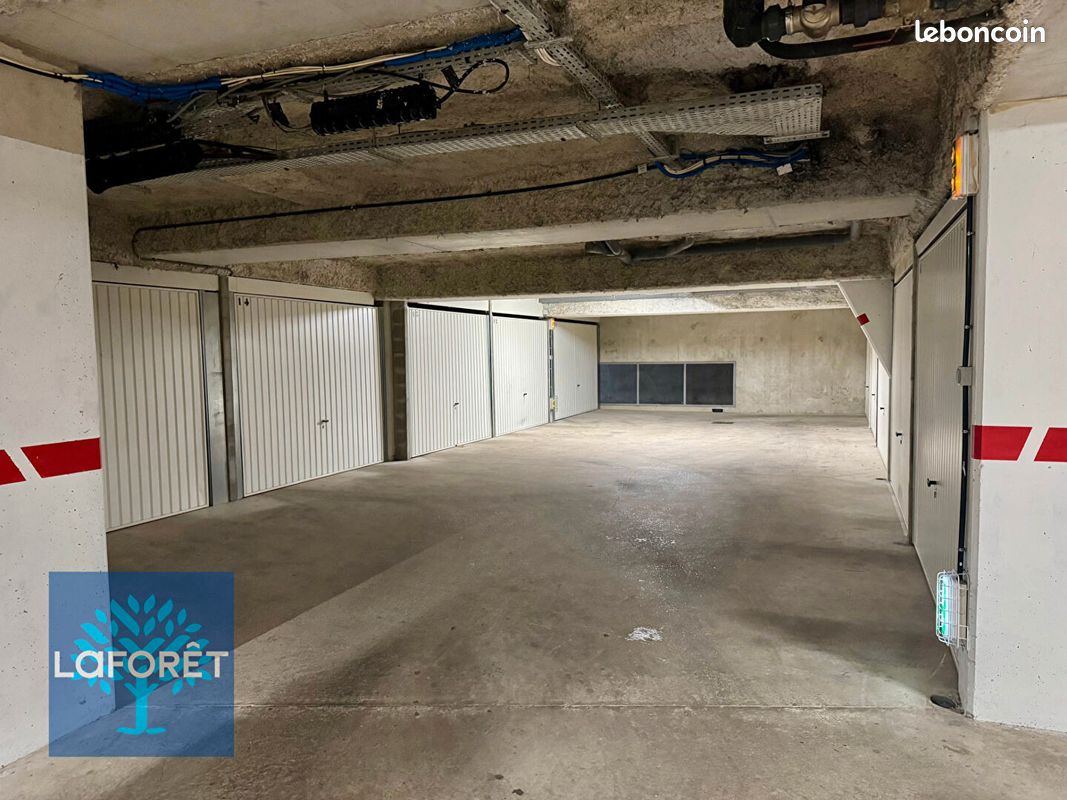 Parking 13 m² · à Corbeil-Essonnes · 13 m² · 90 €/mois
