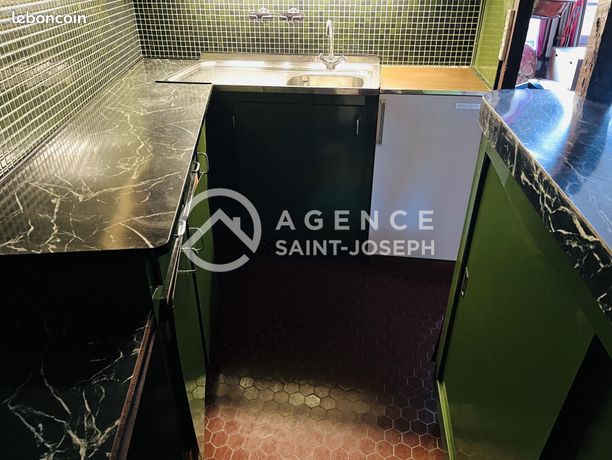 https://img.leboncoin.fr/api/v1/lbcpb1/images/b7/e3/84/b7e3843ab0fcadb6e7891740e50cef5da3795fb4.jpg?rule=ad-image