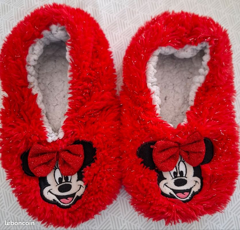 Chaussons minnie disney pointure 32-33 (image 1)