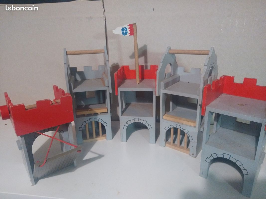 Lot de 5 tours de château en bois (image 1)