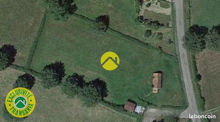 Terrain avec ancienne bâtisse
