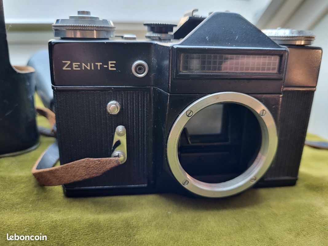 Appareil Photo Argentique Zenit (avec Objectif Nikon EM) – Occasion Bon état