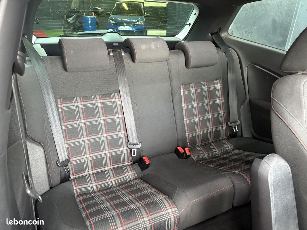 VOLKSWAGEN POLO 1.8 TSI 190 BLUEMOTION GTI ( toit ouvrant ) (image 16)