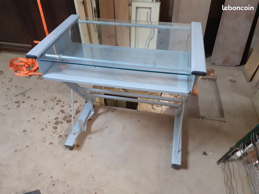 Bureau (image 1)