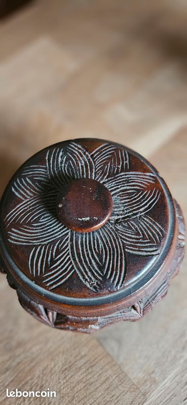Boîte à tabac en bois sculptée Madagascar (image 3)