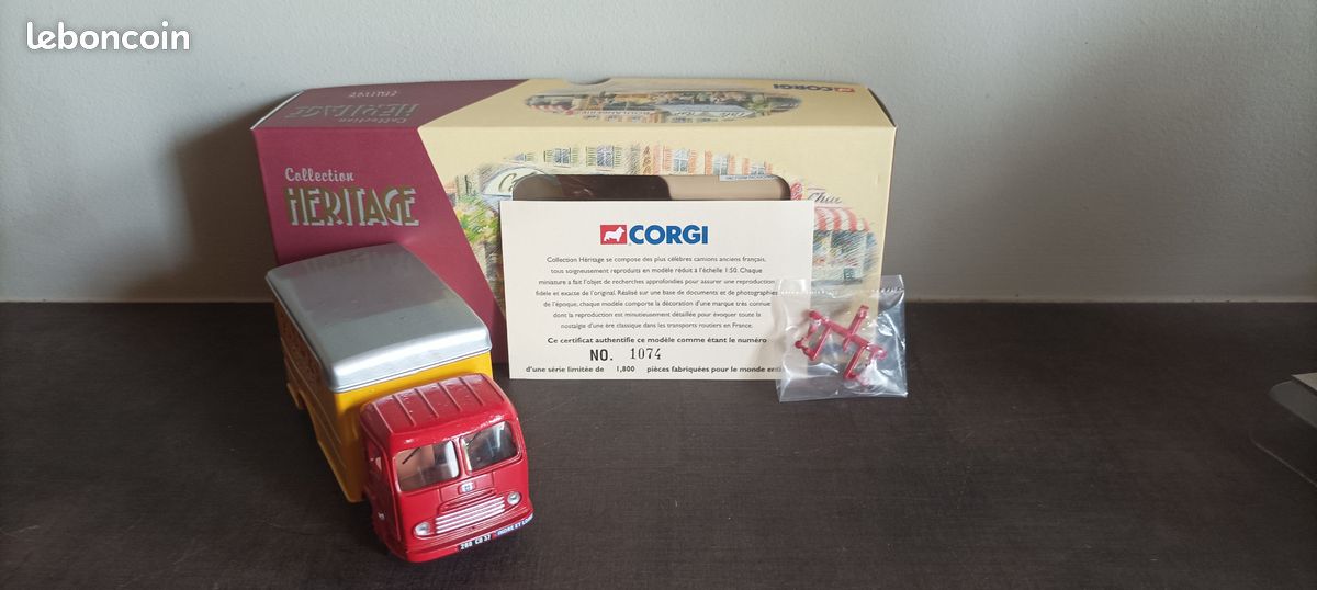 Corgi Collection Heritage – Simca Cargo Fourgon Isotherme Cirque Pinder 1/50