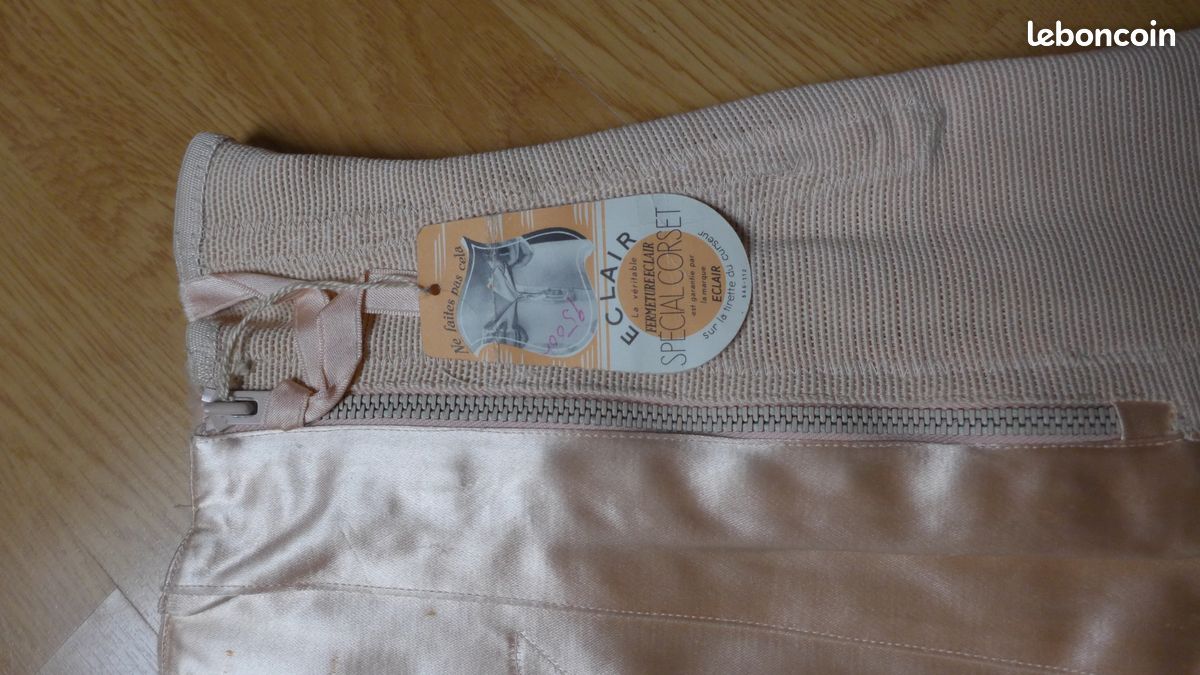 Gaine Ancienne CLAIRETTE Satin Blanc Taille 90 - Neuf Avec étiquettes