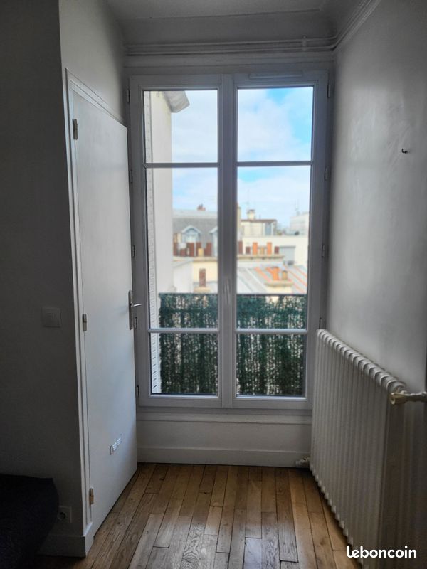 Studio lumineux de 15 m² avec balcon et vue sur les toits (image 8)