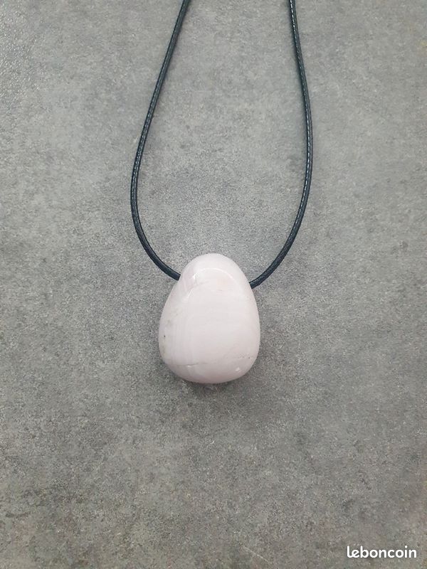 Pendentif en mangano-calcite (image 2)