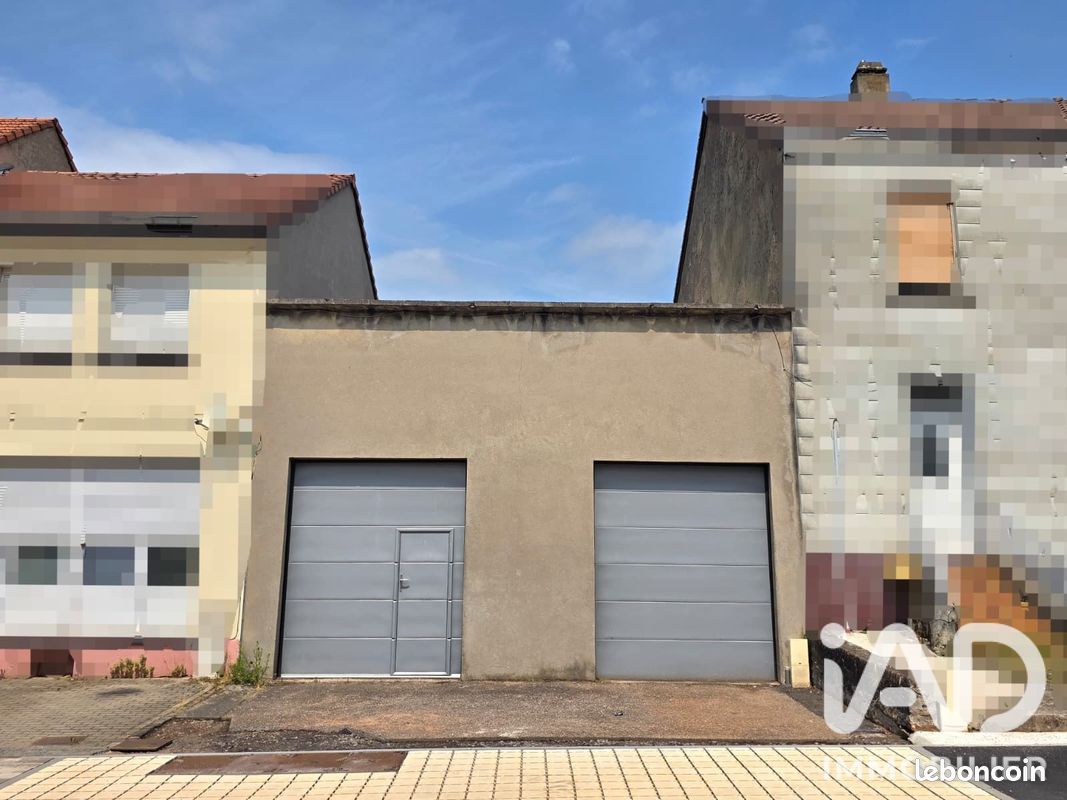 Parking 100 m² · à L'Hôpital · 100 m² · 60 000 €