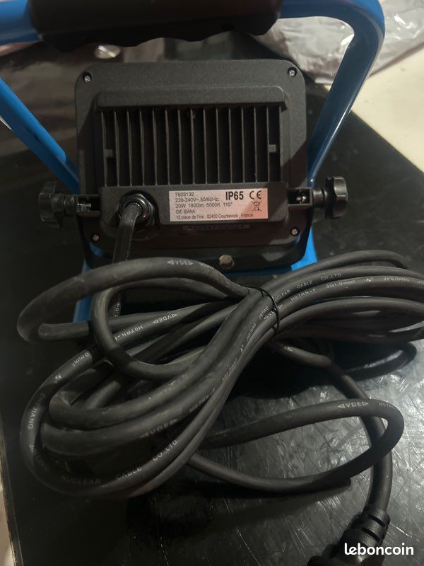Projecteur de chantier LED orientable (image 3)